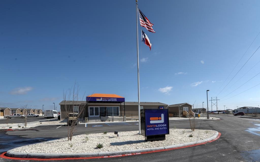 Instalodge Hotel And Suites Karnes City Esterno foto