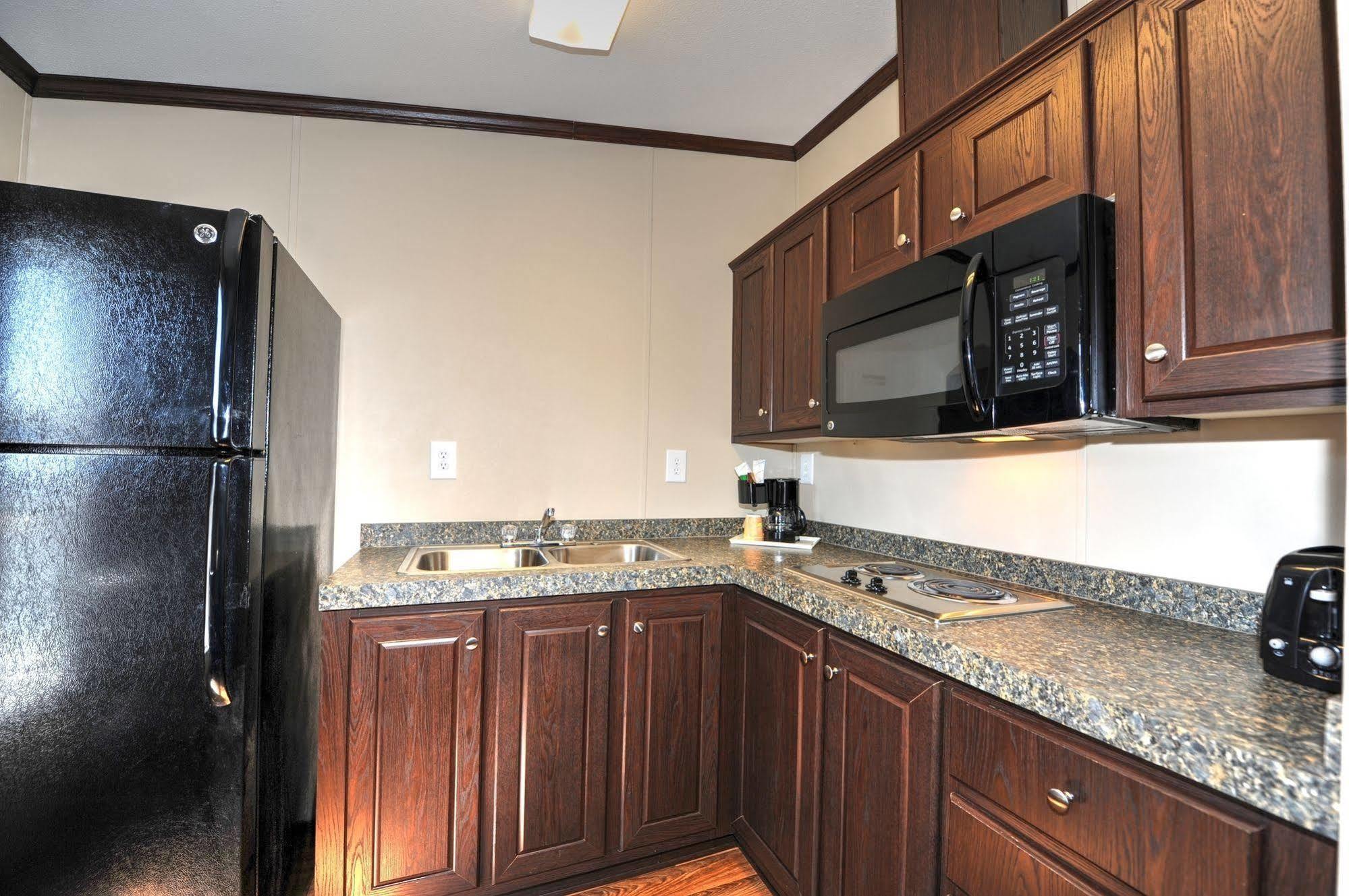Instalodge Hotel And Suites Karnes City Esterno foto