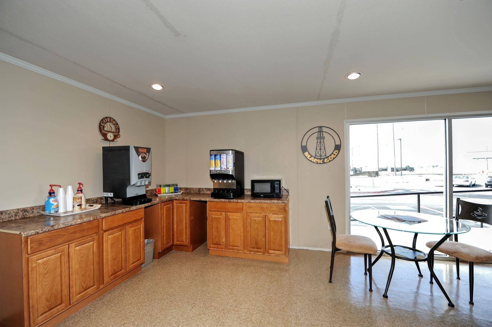 Instalodge Hotel And Suites Karnes City Esterno foto
