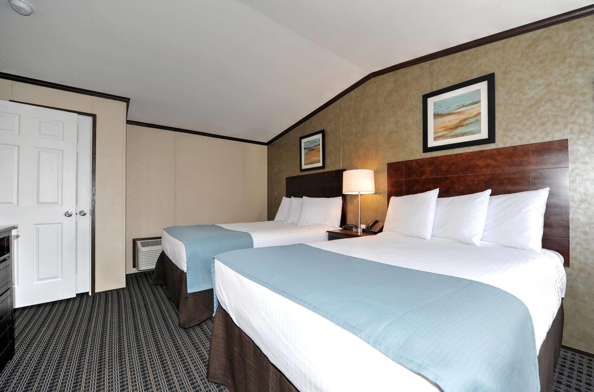 Instalodge Hotel And Suites Karnes City Esterno foto